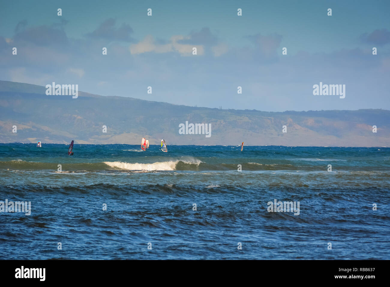 Kahana incantevole spiaggia di Maui, Hawaii. Situato tra Kaanapali e Kapalua sulla costa nordoccidentale. Ottima vista di Molokai attraverso l'acqua Foto Stock