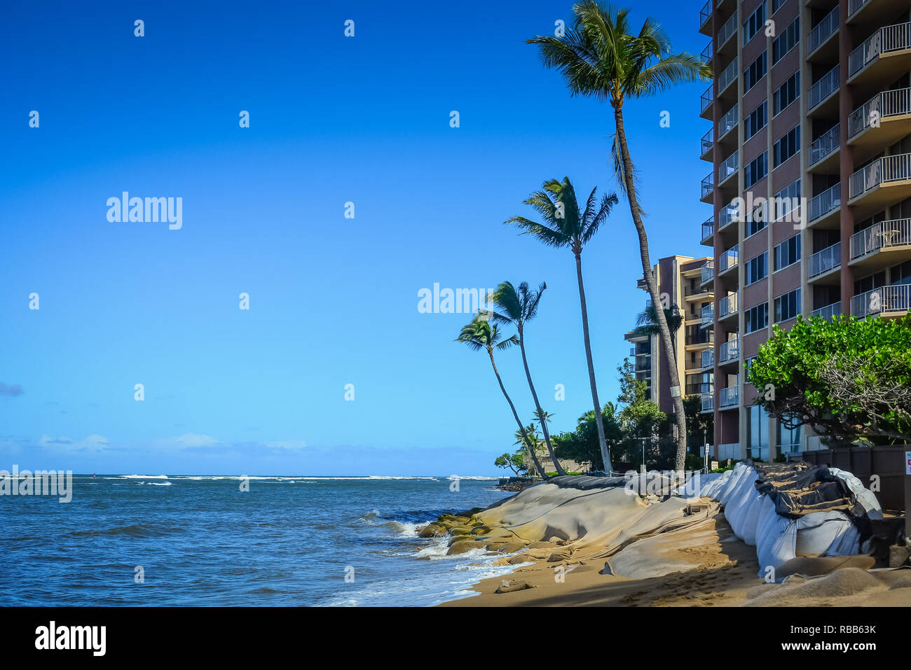 Kahana incantevole spiaggia di Maui, Hawaii. Situato tra Kaanapali e Kapalua sulla costa nordoccidentale. Ottima vista di Molokai attraverso l'acqua Foto Stock