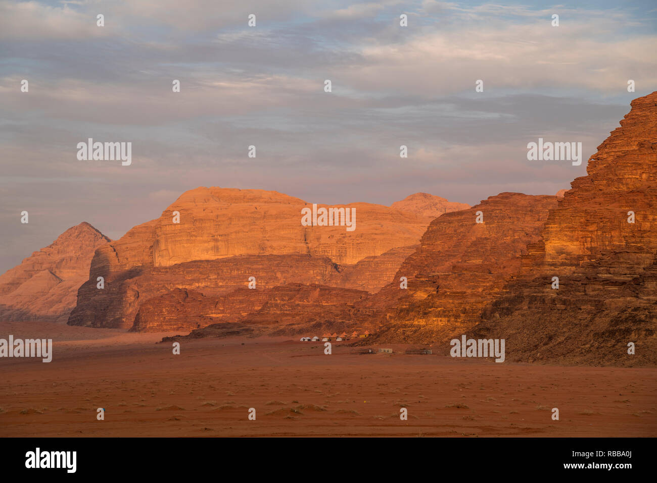 Zeltcamp in der Wüste Wadi Rum, Jordanien, Asien | tende campeggio nel deserto Wadi Rum, Giordania, Asia Foto Stock