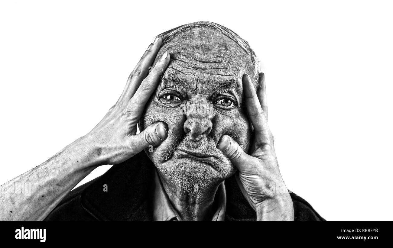Il vecchio uomo ritratto con faccia buffa Foto Stock