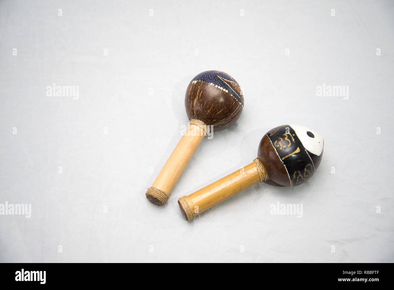 Strumento tradizionale fatta di materiali naturali. Le Maracas Foto Stock