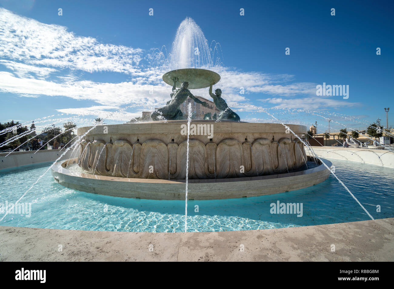 La fontana del Tritone alle porte della città, La Valletta, Malta Foto Stock