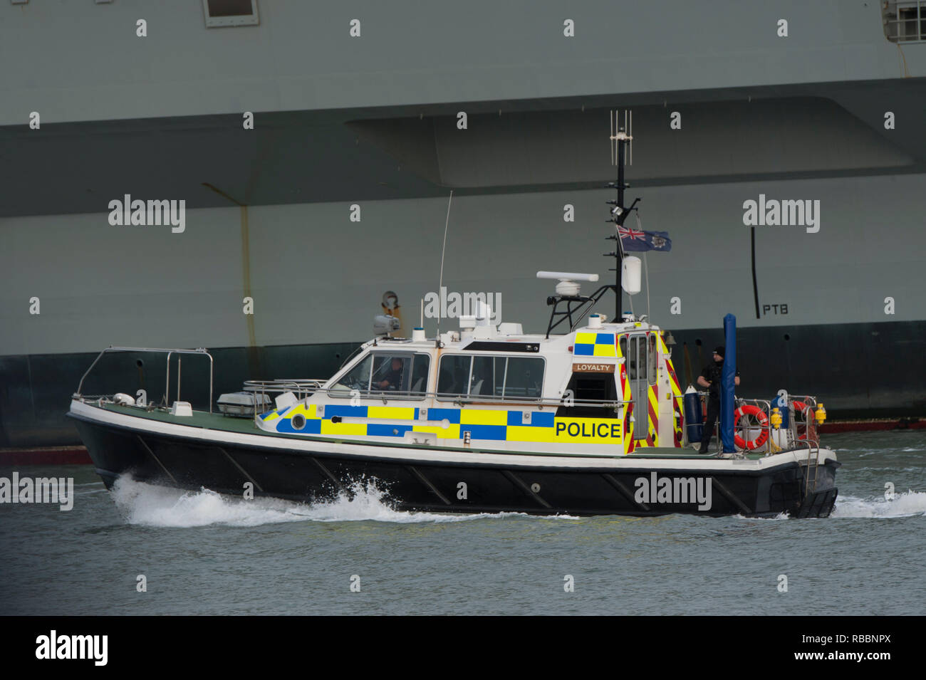 La polizia militare imbarcazione di pattuglia. Il porto di Portsmouth Regno Unito Foto Stock