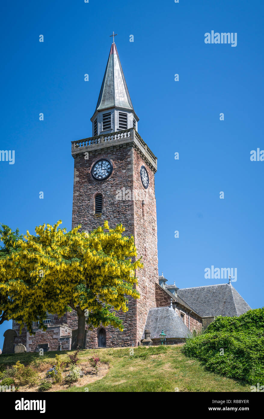 La vecchia chiesa alta guglia a Inverness, Scotland, Regno Unito, Europa. Foto Stock