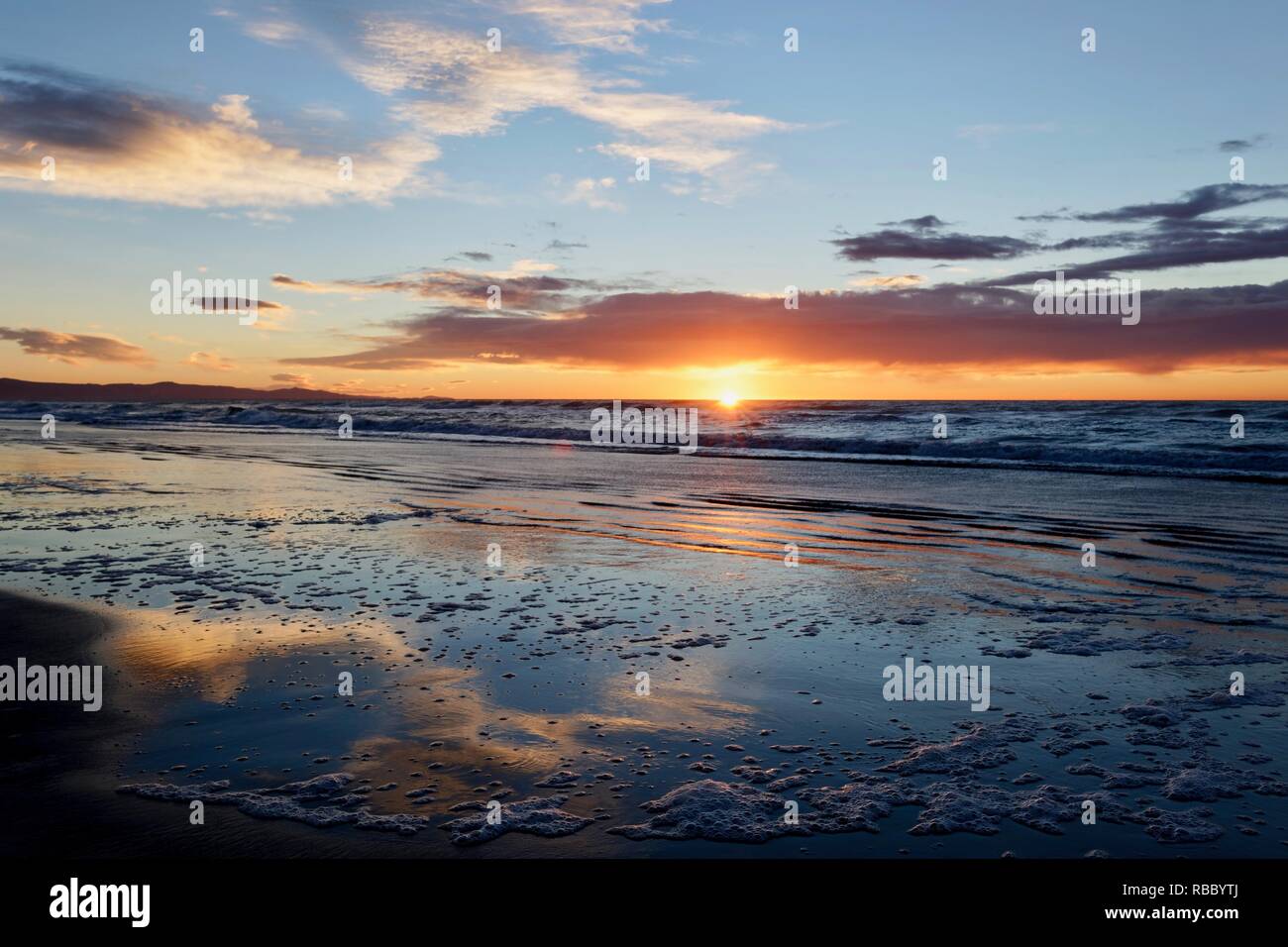Nuova Zelanda Sunrise Waikuku Beach Foto Stock