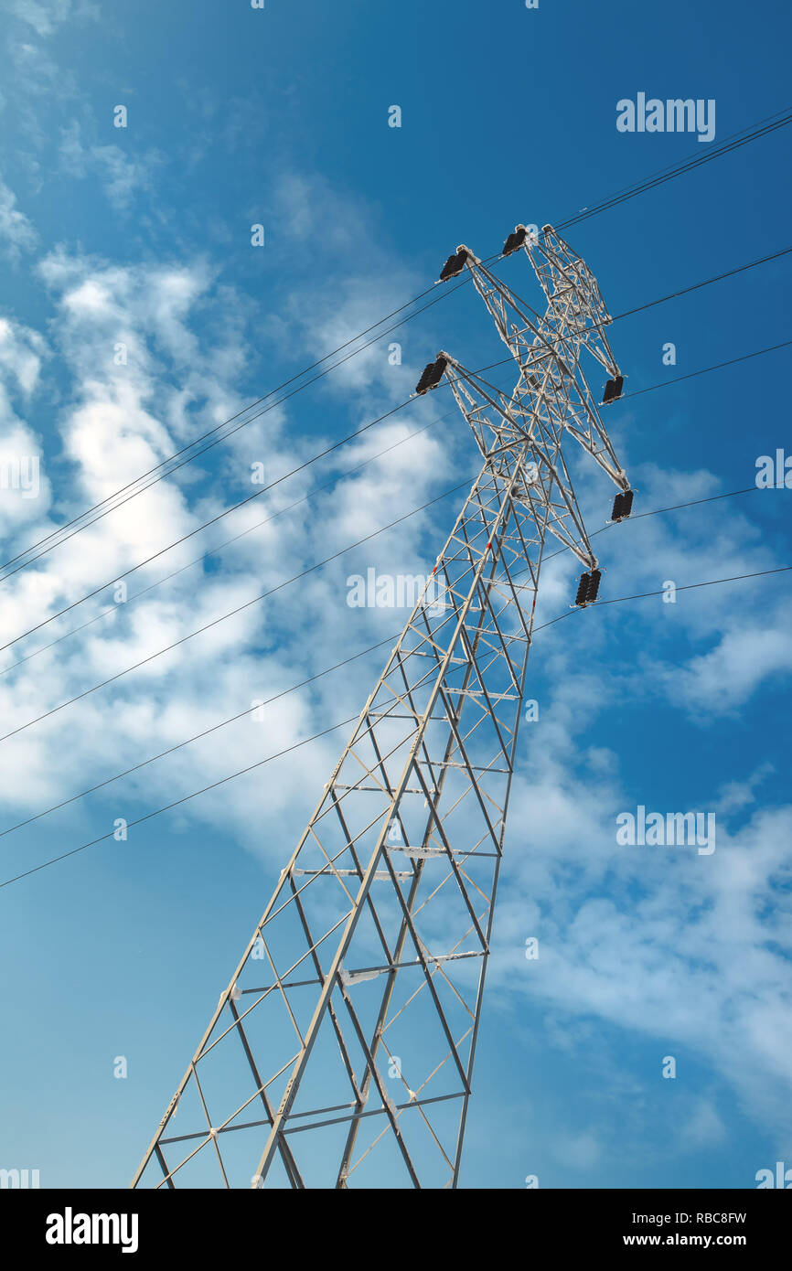 Congelati pilone di elettricità, potenza ed energia concetto industriale Foto Stock