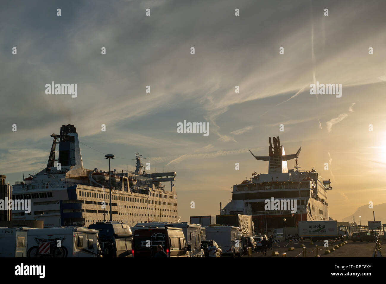 Traghetto nel porto di Olbia Sardegna Italia Foto Stock