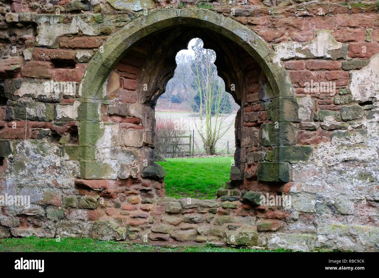 Acton Burnell, Castello, Casa Fortificata Manor, pietra arenaria rossa, architettura, patrimonio, difensiva, Bishop Burnell, Storia, merlature, Parco. Foto Stock