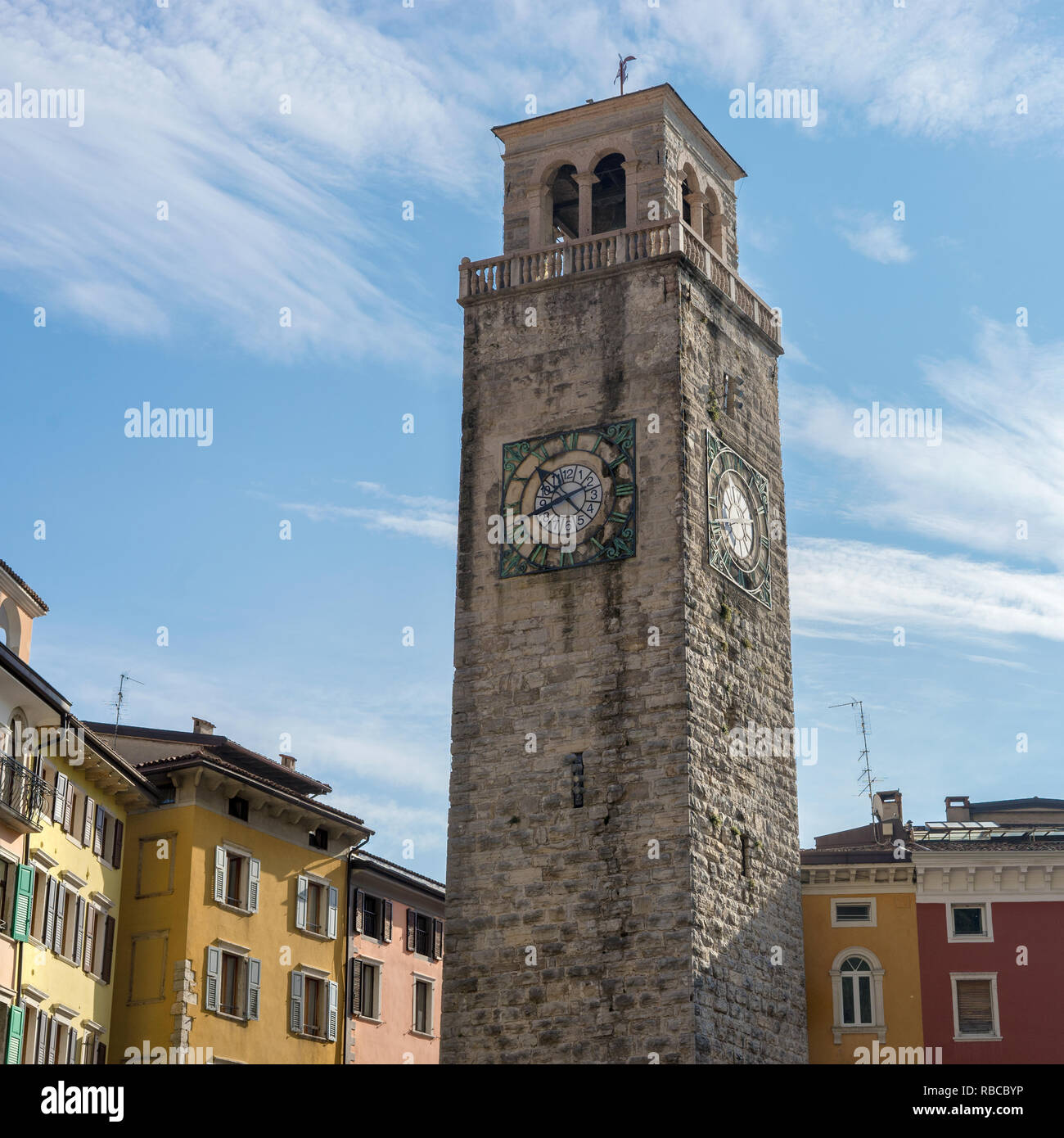 Vista sulla Torre Apponale di Riva in Italia Foto Stock