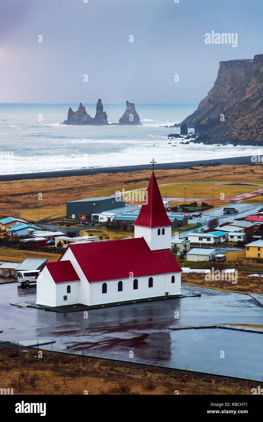 Vakurkirkja chiesa di Vik, piccola città nel sud dell'Islanda Foto Stock