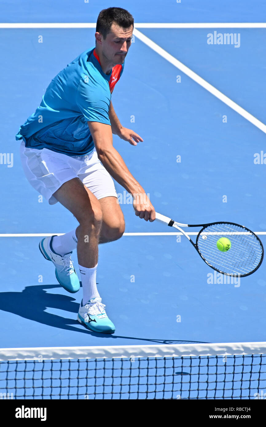 Melbourne, Australia. Il 9 gennaio, 2019. Bernard Tomic (AUS) in azione nei confronti di Nick Kyrgios (AUS) al Kooyong Classic torneo di tennis a Melbourne, Australia. Tomic ha vinto 63 64. Sydney bassa/Cal Sport Media/Alamy Live News Foto Stock