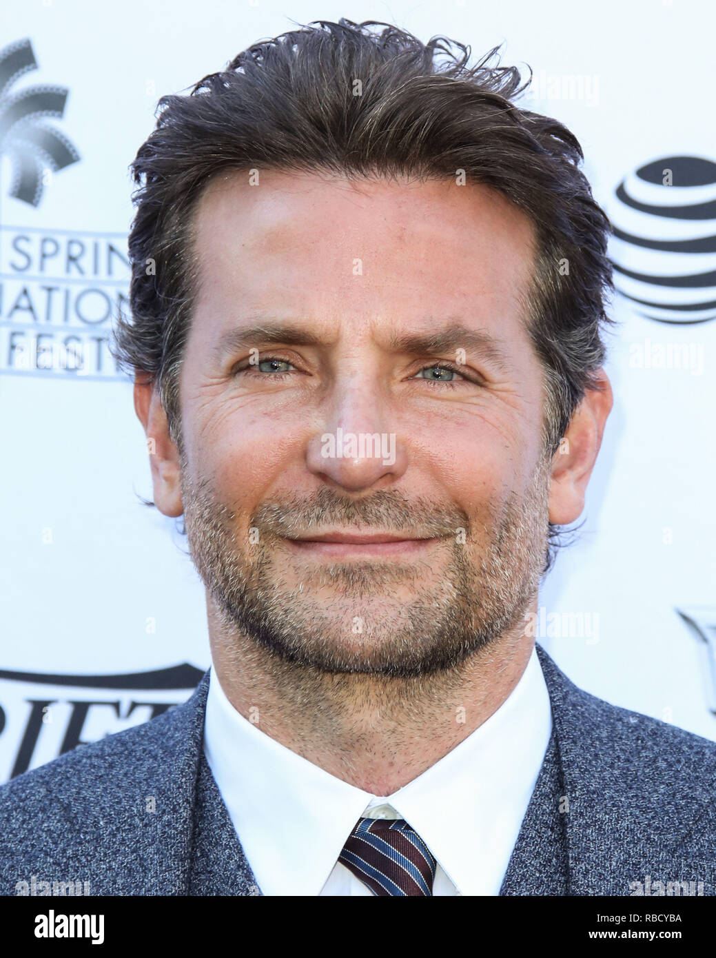 (FILE) Bradley Cooper rende premi BAFTA Nomination Storia. Bradley Cooper impressionante ha cinque nomination - Miglior Film per produrre, Migliore Regia e Migliore sceneggiatura adattata, Miglior Attore e migliore musica. PALM Springs, CA, Stati Uniti d'America - 04 gennaio: attore/regista Bradley Cooper arriva alla varietà Creative Impact Awards e 10 amministratori di guardare il Brunch tappeto rosso 2019 al trentesimo annuale di Palm Springs International Film Festival Awards Gala tenutosi presso il parker Palm Springs su Gennaio 4, 2019 a Palm Springs, California, Stati Uniti. (Foto di Xavier COLLIN/Image Press Agency) Foto Stock