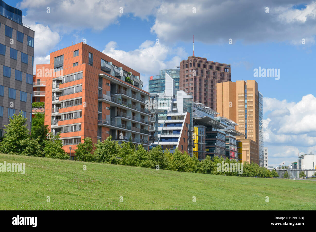 Case di abitazione, Tilla Durieux park, luogo di Potsdam, zoo, medio, Berlino, Germania, Wohnhaeuser, Tilla-Durieux-Park, Potsdamer Platz e il Tiergarten, nel quartiere Mitte, Foto Stock