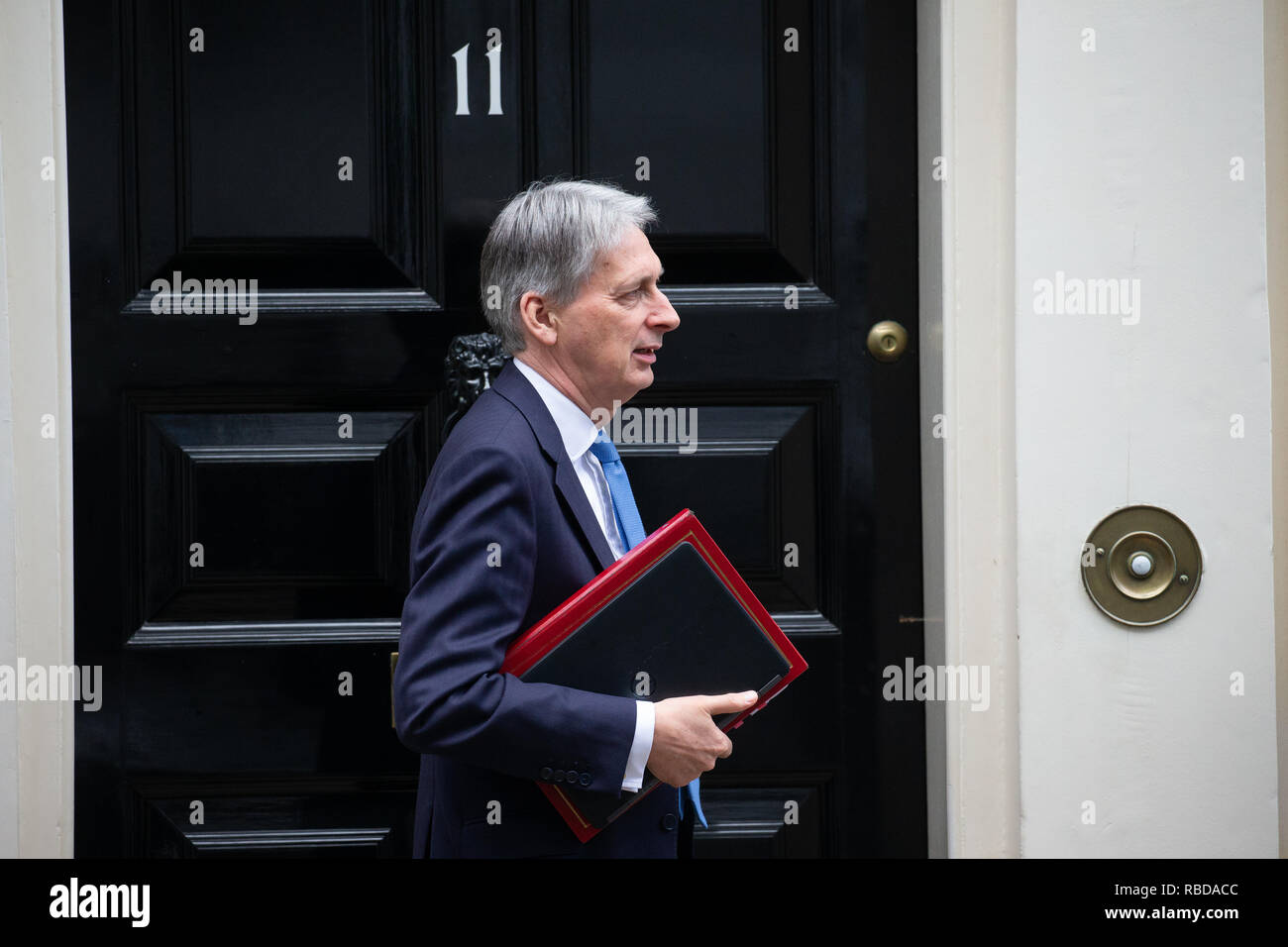 Il cancelliere dello scacchiere, Philip Hammond, lascia il numero 11 di Downing Street per andare alla House of Commons. Foto Stock