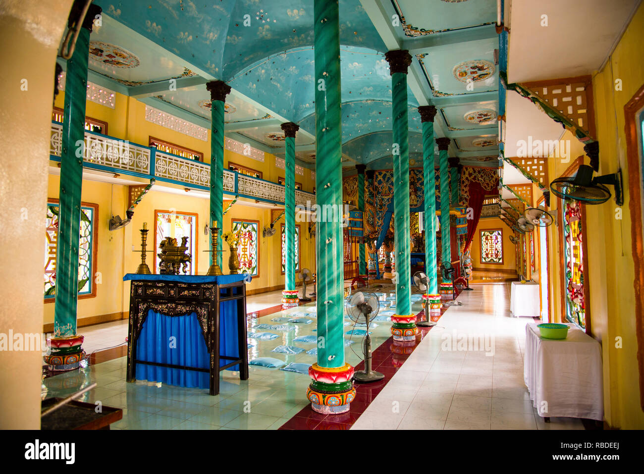 Il tempio Cao dai in Vietnam rappresenta il movimento religioso sincretico monoteistico. Foto Stock