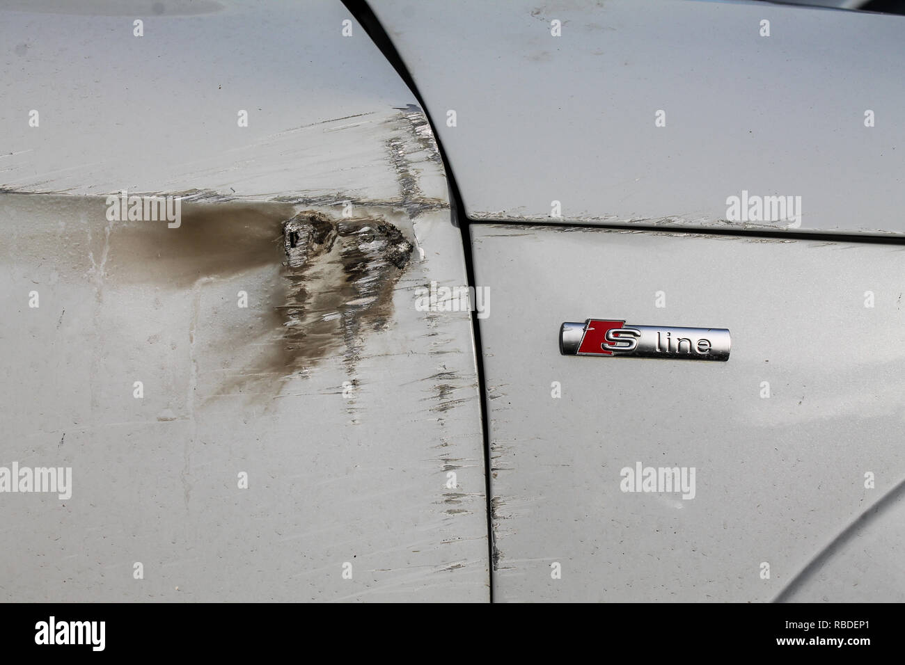Car Crash; fracassato parabrezza / padiglione danni / Carrozzeria danni / specchietto laterale danni. Foto Stock
