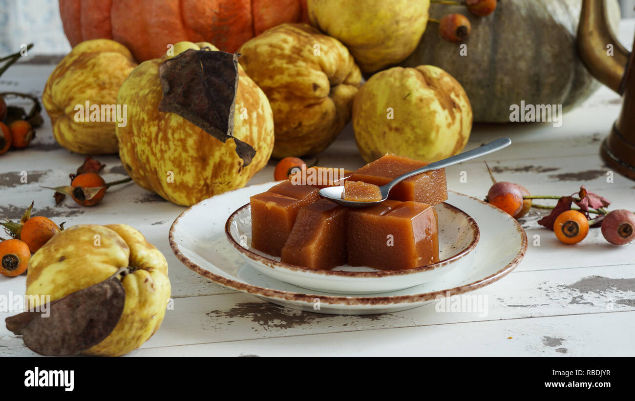 Mela cotogna pane , Dulce de membrillo, spagnolo dolce Foto Stock