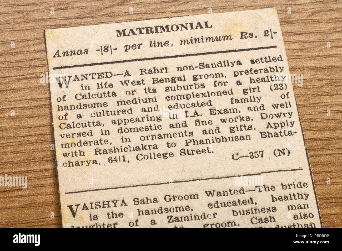 Giornale Vintage taglio per un groom voluto in un annuncio classificato da un giornale indiano Foto Stock
