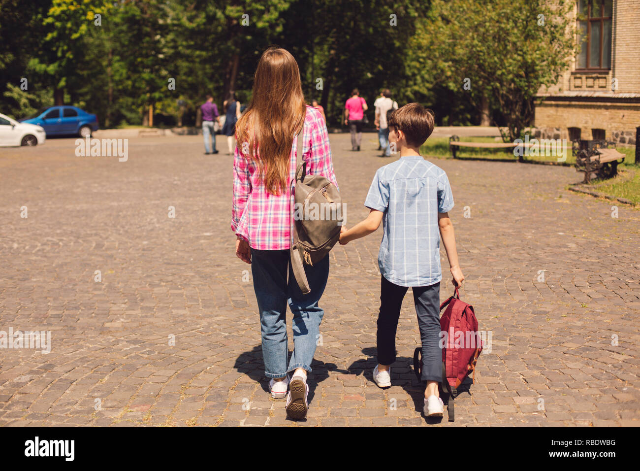 Madre e figlio dopo la scuola Foto Stock