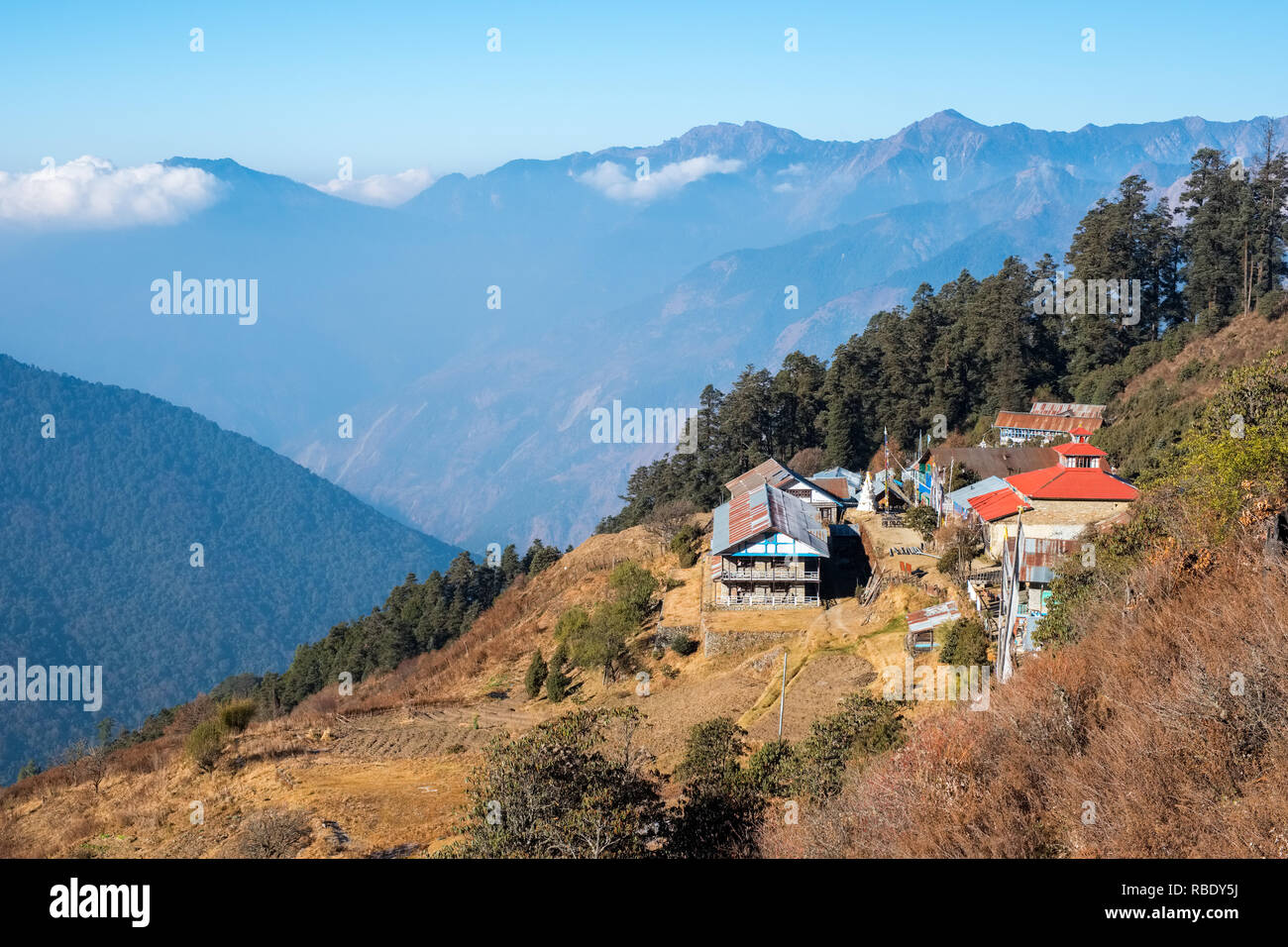 Case da tè a cantare Gompa sul Gosaikund / Gosainkund / Gosainkuda Trek in Nepal Himalaya Foto Stock