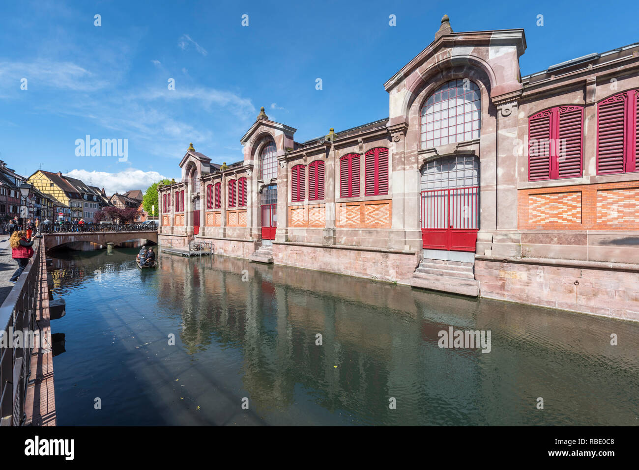 Passeggiate a La Petite Venise trimestre in Colmar. Francia Foto Stock