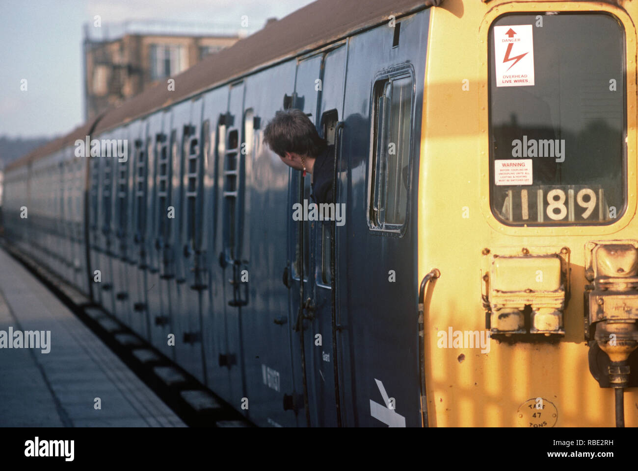 La British Rail guardia sulla North London Line, degli anni ottanta Foto Stock