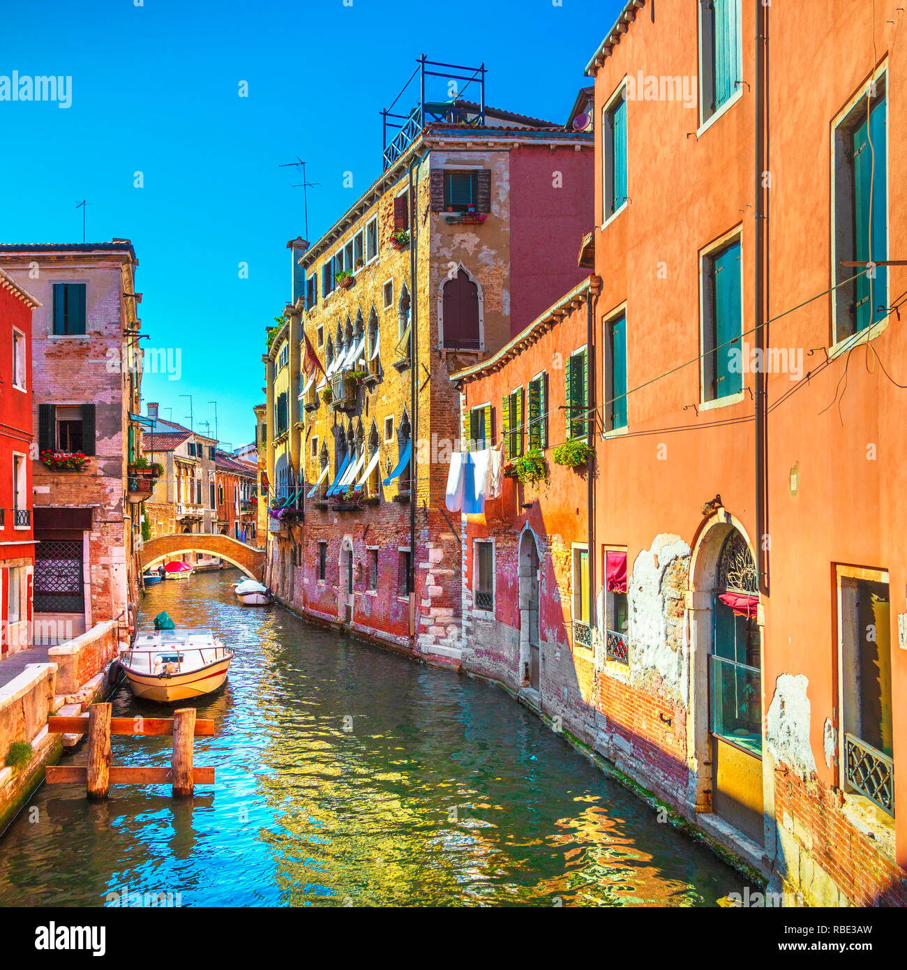 Venezia cityscape, acqua canal, bridge e edifici tradizionali. L'Italia, l'Europa. Foto Stock