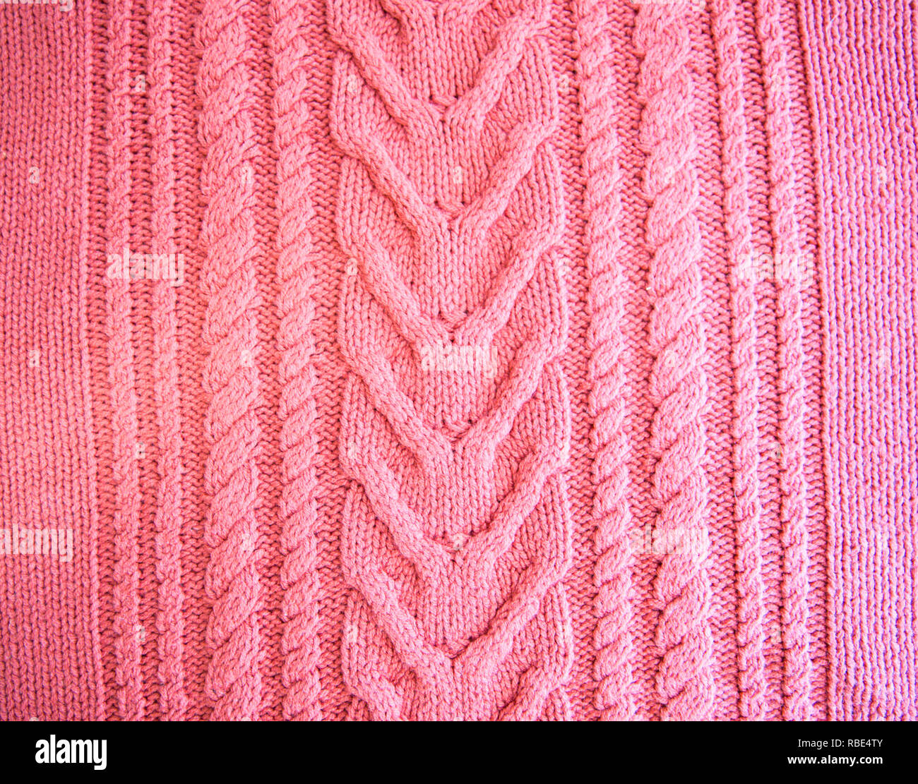 Rosa fucsia arrossire magenta maglia maglione di lana texture vicino. Rosso  a mano Lana per maglieria sfondo texture Foto stock - Alamy