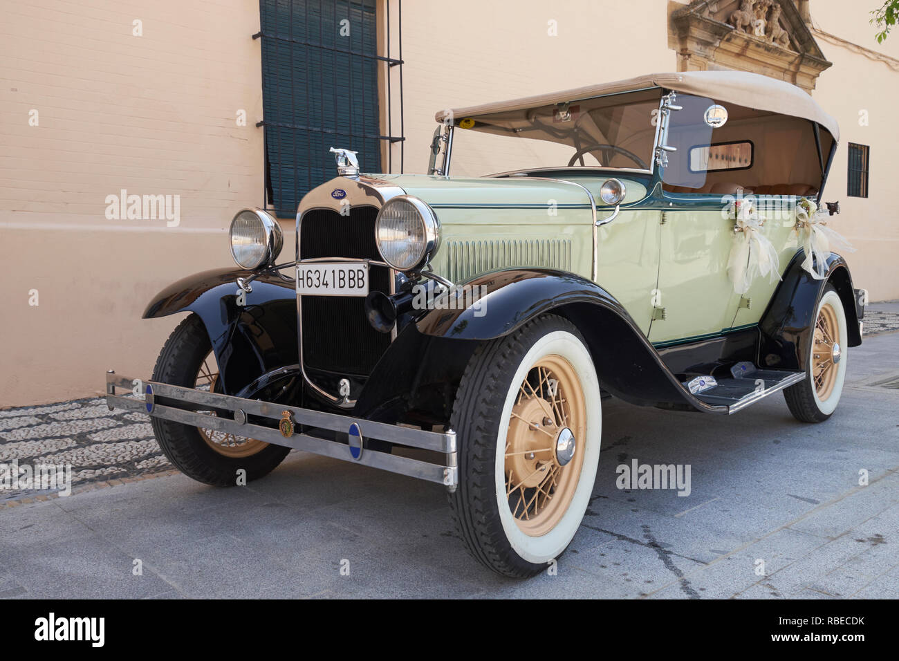 Un 1930 Ford modello un'autovettura usata per un matrimonio. Castilleja de la Cuesta, Siviglia, Spagna. Foto Stock