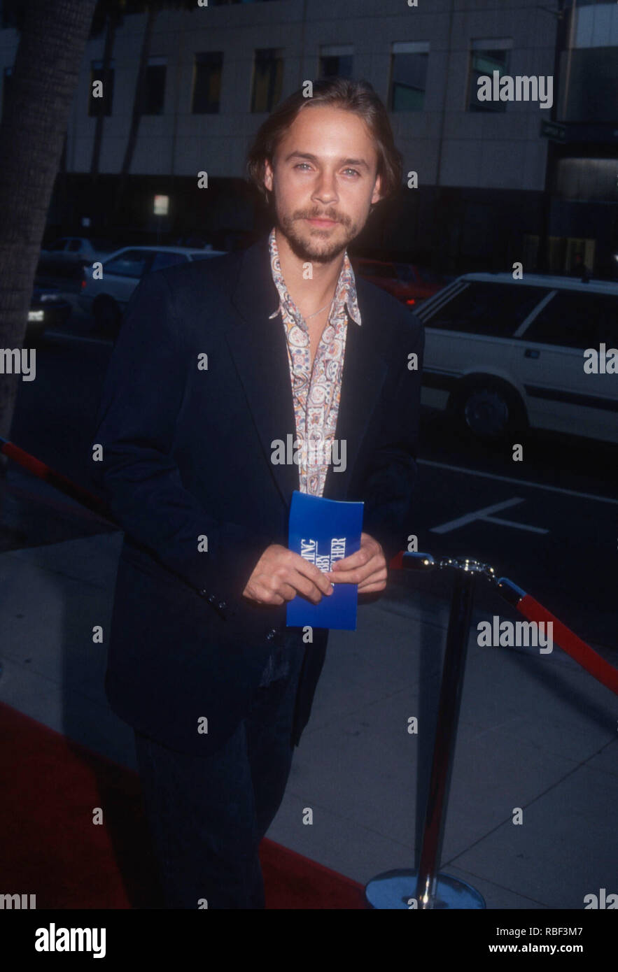 BEVERLY HILLS, CA - 10 agosto: Attore Chad Lowe assiste la Paramount Pictures' 'Ricerca per Bobby Fischer" Premiere il 10 agosto 1993 presso l'Accademia Teatro di Beverly Hills, la California. Foto di Barry re/Alamy Stock Photo Foto Stock