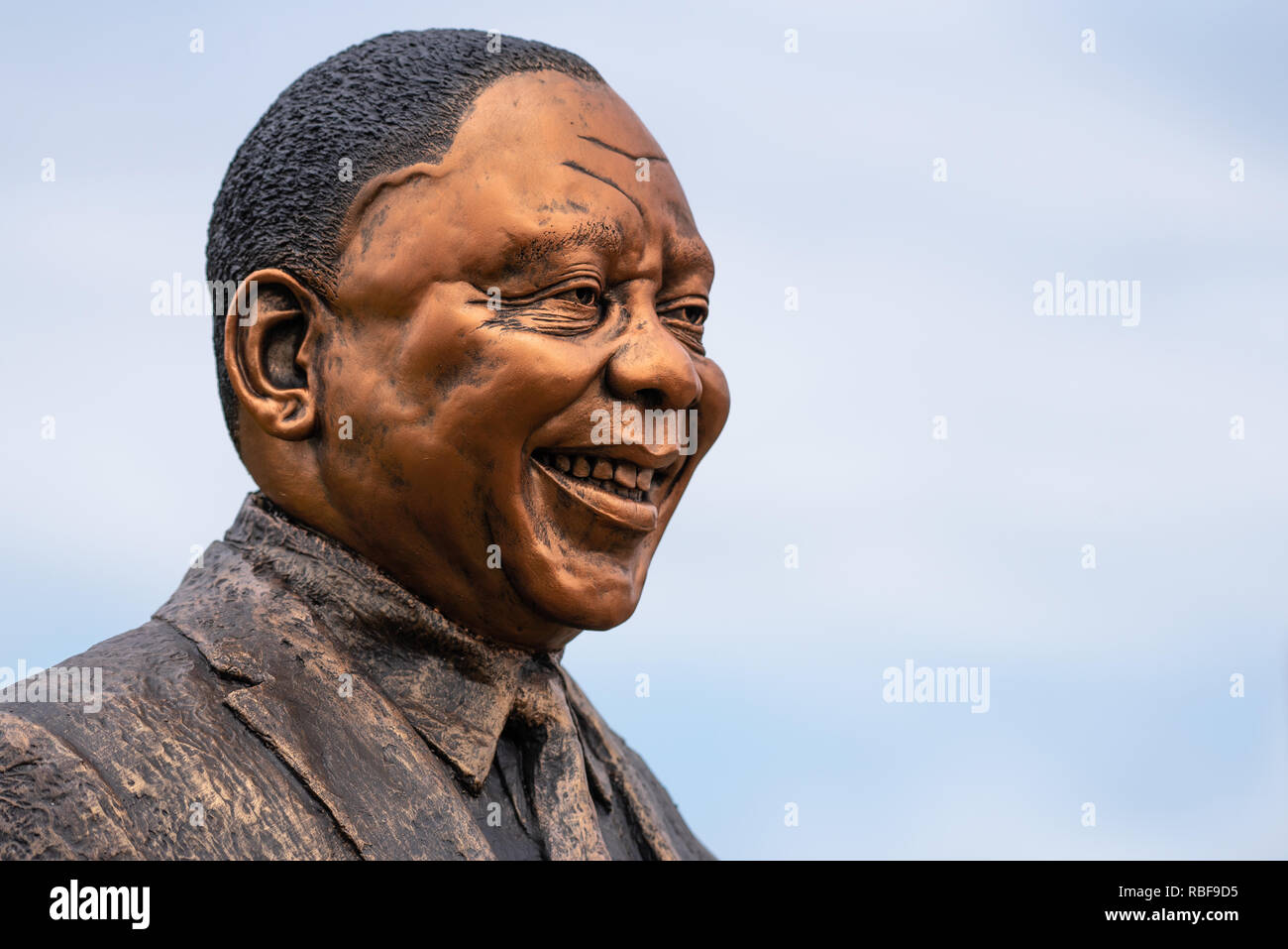 Durban, Sud Africa, 9 gennaio 2019. Staues del Congresso Nazionale Africano (ANC) guardia e gli ex presidenti di partito sul display lungo la Ruth prima autostrada fuori Durban in vista del Congresso Nazionale Africano (ANC) 2019 Manifesto elettorale lanciare insieme a prendere posto a Mosè Mabhida Stadium di Durban sabato 12 gennaio, 2019. Nella foto il presidente sudafricano Cyril Ramaphosa. Jonathan Oberholster/Alamy Live News Foto Stock