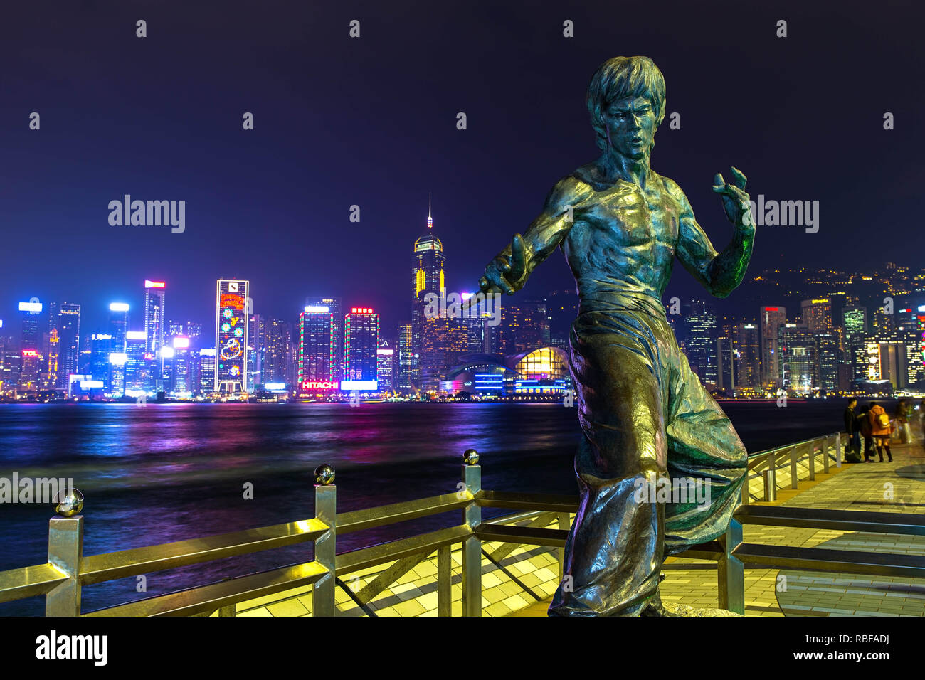 Hong Kong, Cina. L'8 dicembre, 2014. Bruce Lee statua visto in Hong Kong Credit: Daniel Fung SOPA/images/ZUMA filo/Alamy Live News Foto Stock