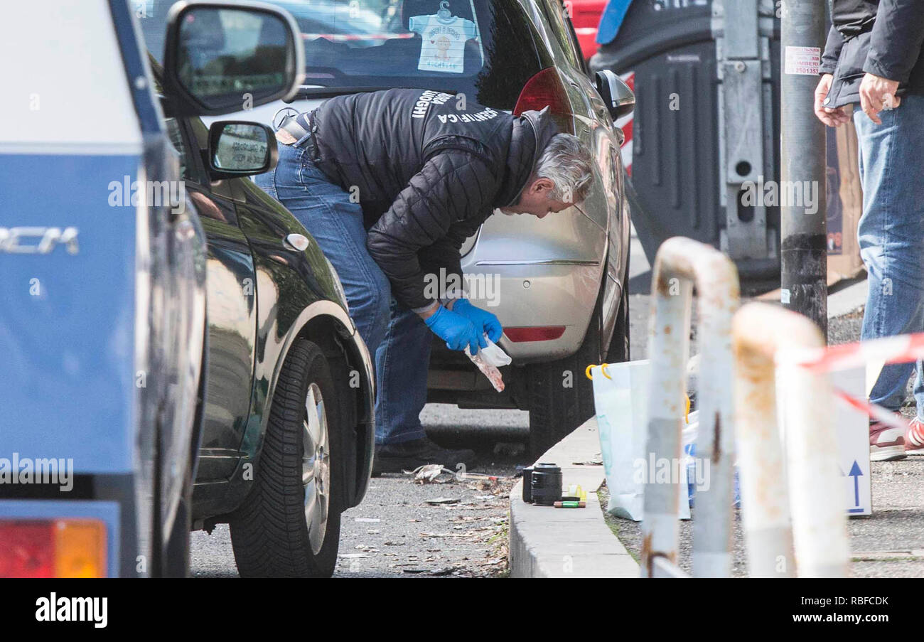 quando un uomo con la pala incontra un uomo con la pistola scarica