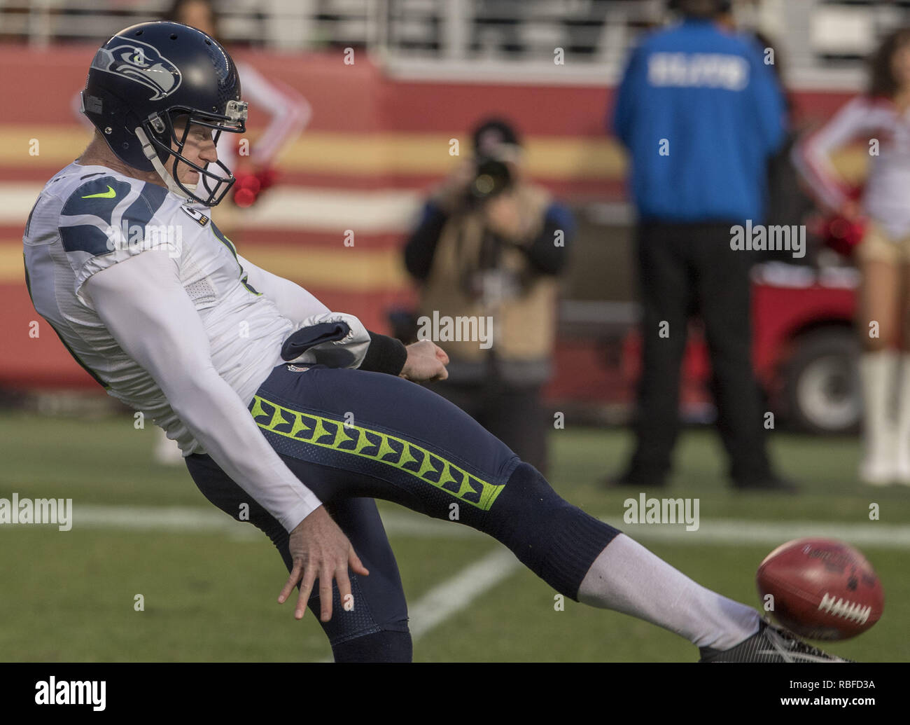 Santa Clara, California, USA. 1a gen, 2017. Seattle Seahawks punter Jon Ryan (9), domenica 1 gennaio 2017, a Levis Stadium di Santa Clara, California. Il Seahawks sconfitto il 49ers 25-23. Credito: Al di Golub/ZUMA filo/Alamy Live News Foto Stock