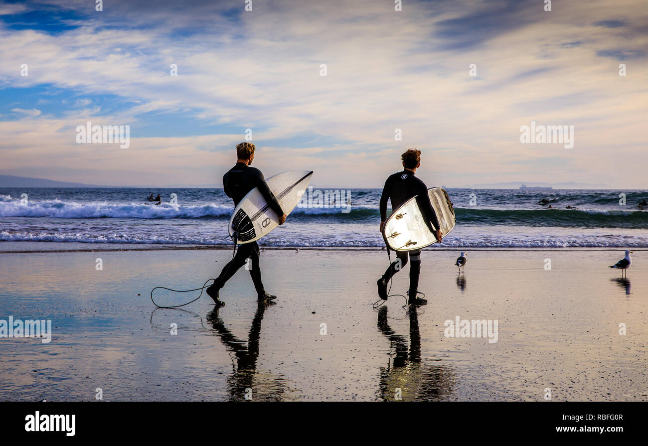 La spiaggia di Venezia, Los Angeles, Stati Uniti d'America. 9 Jan 2019. Surfisti sulla Spiaggia di Venice, Los Angeles Credito: Oliver Dixon/Alamy Live News Foto Stock