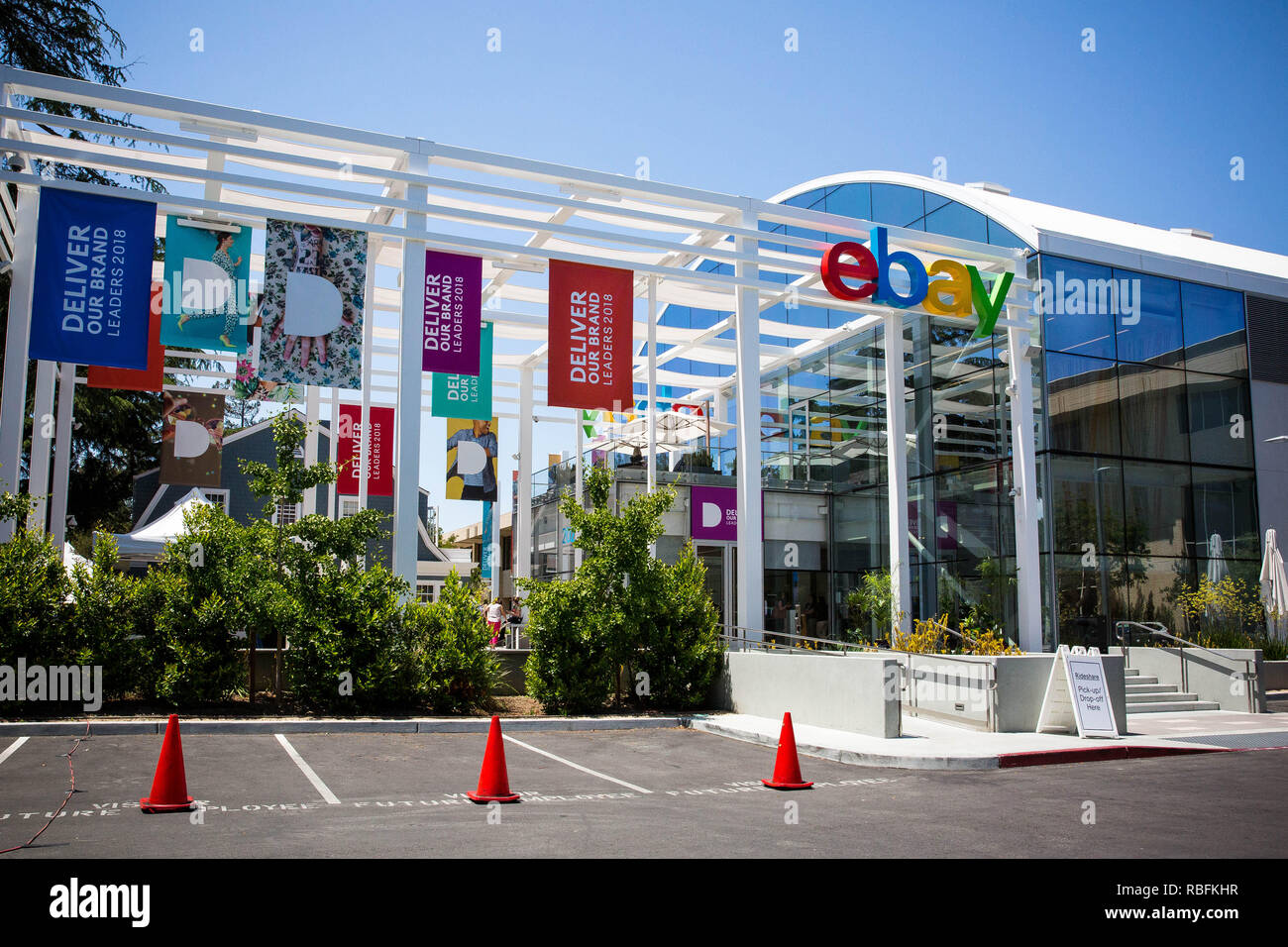 San Jose, California, Stati Uniti d'America - 21 Maggio 2018: eBay presso la sede centrale di campus, Welcome Center denominato Main Street. eBay Inc è un'e-commerce globale leader Foto Stock