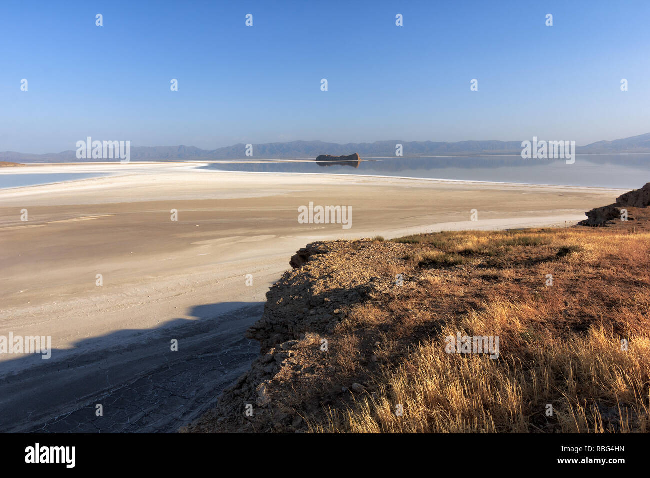 Il lago di Urmia, sulla collina di Yas Island Adasi, West Azerbaijan provincia, Iran Foto Stock