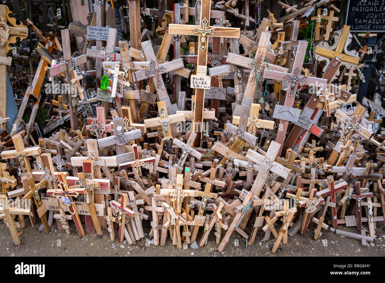 La lituania, Siauliai: la Collina delle Croci. La Collina delle Croci, un luogo di pellegrinaggio, simbolo del lituano defiance di invasori stranieri, con oltre 100.000 Foto Stock