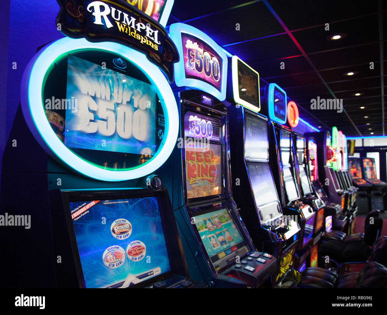 High Stakes macchine per gioco d'azzardo / fixed odds i terminali scommessa all'interno di un casinò / adulti solo centro di intrattenimento nel Regno Unito Foto Stock