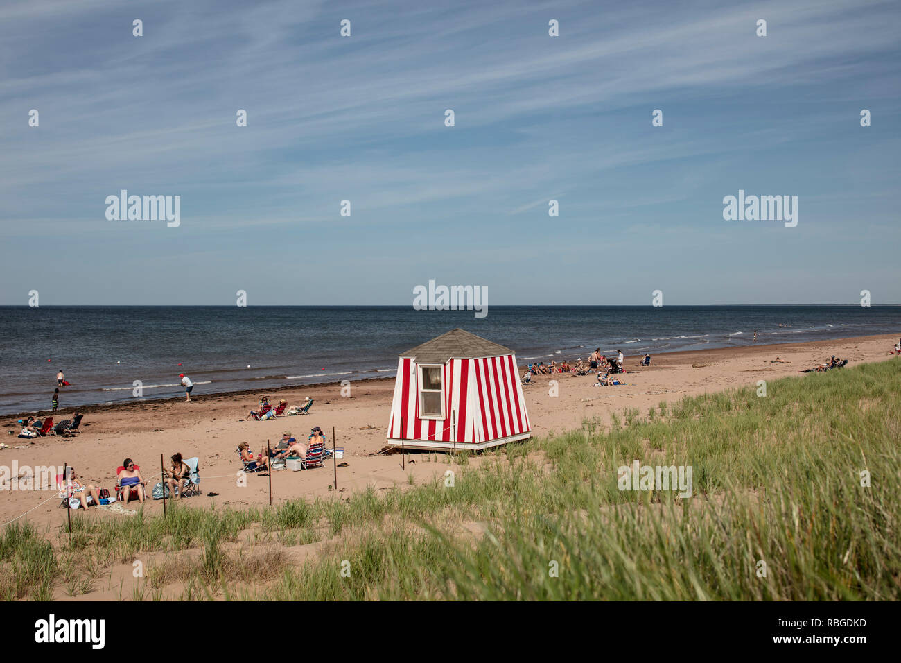 STANHOPE, Prince Edward Island, Canada - Luglio 8, 2018: turisti di visitare la spiaggia di Stanhope al Prince Edward Island National Park (Brackley-Dalvay), Foto Stock