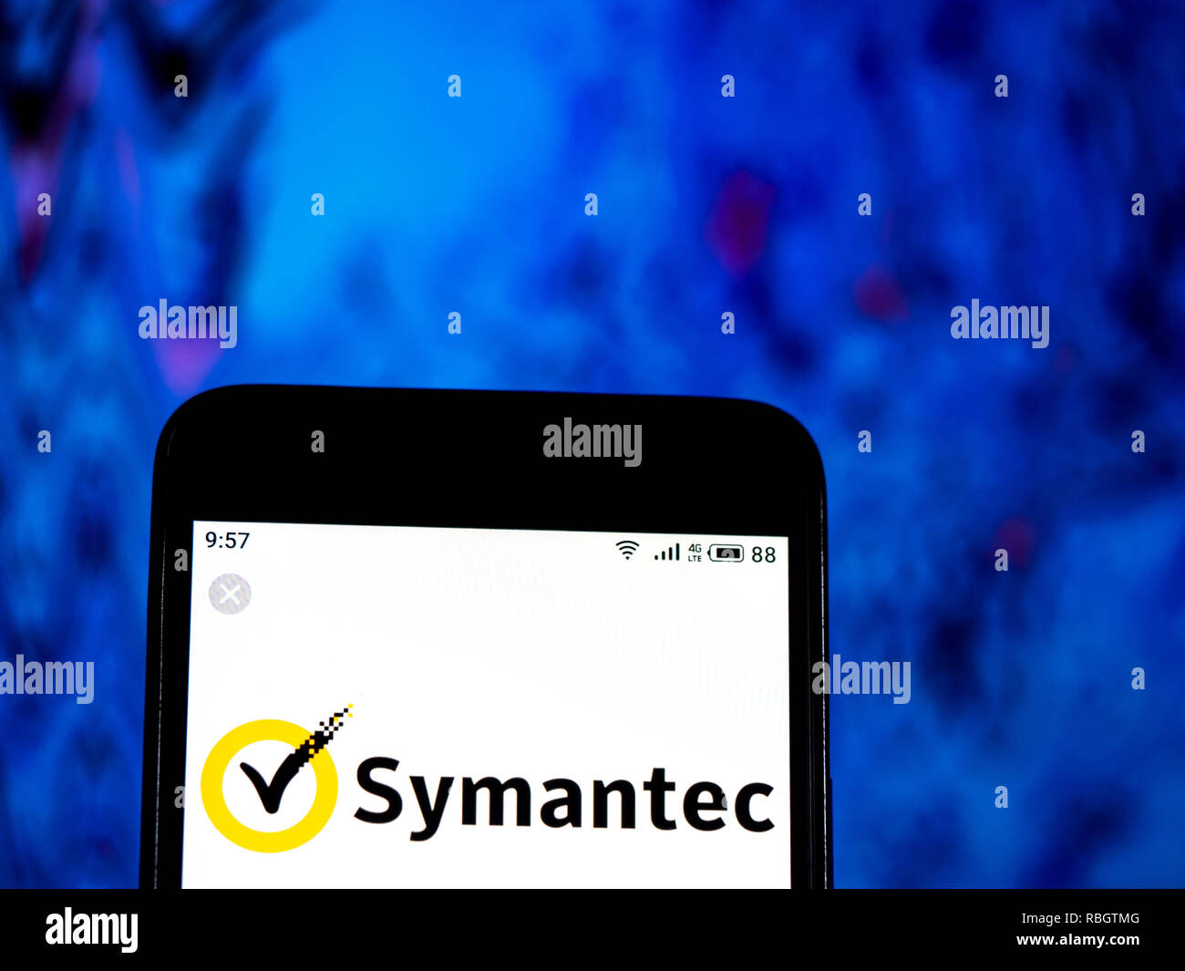 Il software Symantec logo azienda vede visualizzato sul telefono intelligente. Foto Stock