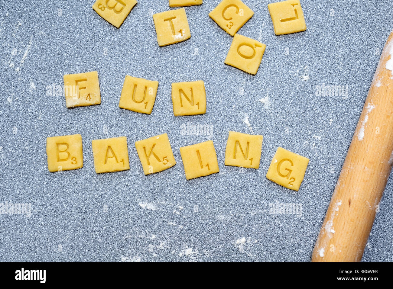 Divertimento - cottura a scrabble parole realizzato da biscotto / pasta biscotto. Foto Stock