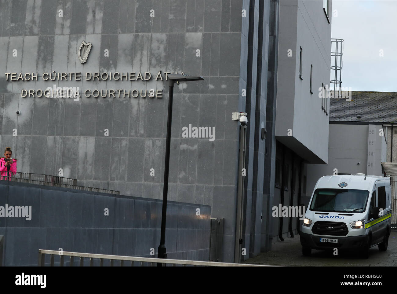 Drogheda District Court dove un 32-anno-vecchio uomo è stato caricato con l'assassinio di sua madre in Co Louth. Foto Stock