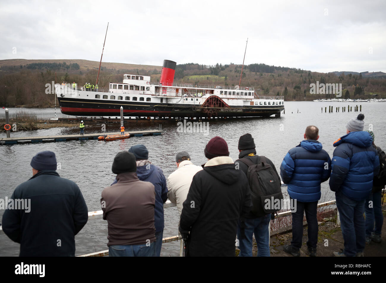 La cameriera del Loch sullo scalo prima della culla portante la nave scattato durante il 'slitta' della storica motonave come è stata tirata fuori l'acqua dall'originale winchhouse e sul vapore Balloch Scalo, Balloch. Foto Stock