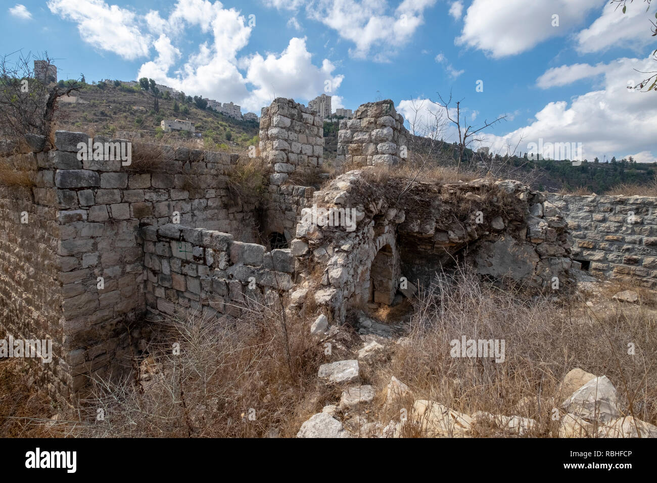 Israele, Gerusalemme, Lifta, deserta villaggio arabo nella periferia di Gerusalemme. La sua popolazione è stata condotta fuori durante gli sforzi per alleviare l'Assedio di Foto Stock