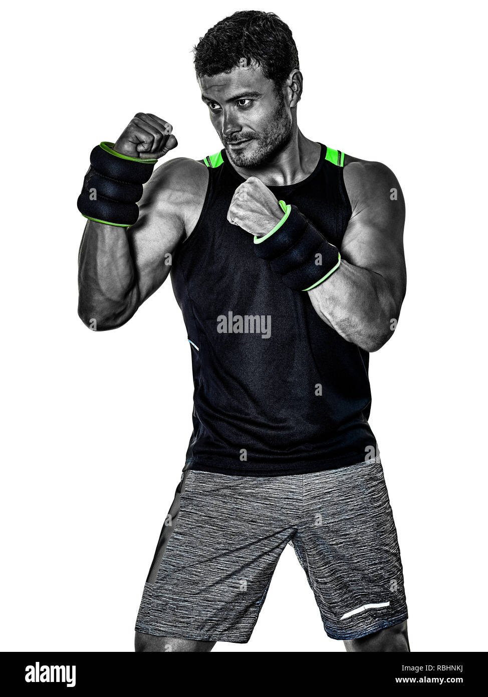 Uno caucasico uomo fitness esercizio cardio esercizi di boxe in studio isolato su sfondo bianco Foto Stock