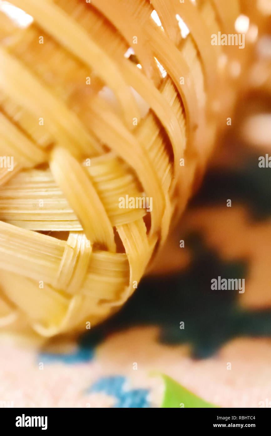 Bellissimo cesto di bambù di fondo in una vista da vicino Foto Stock