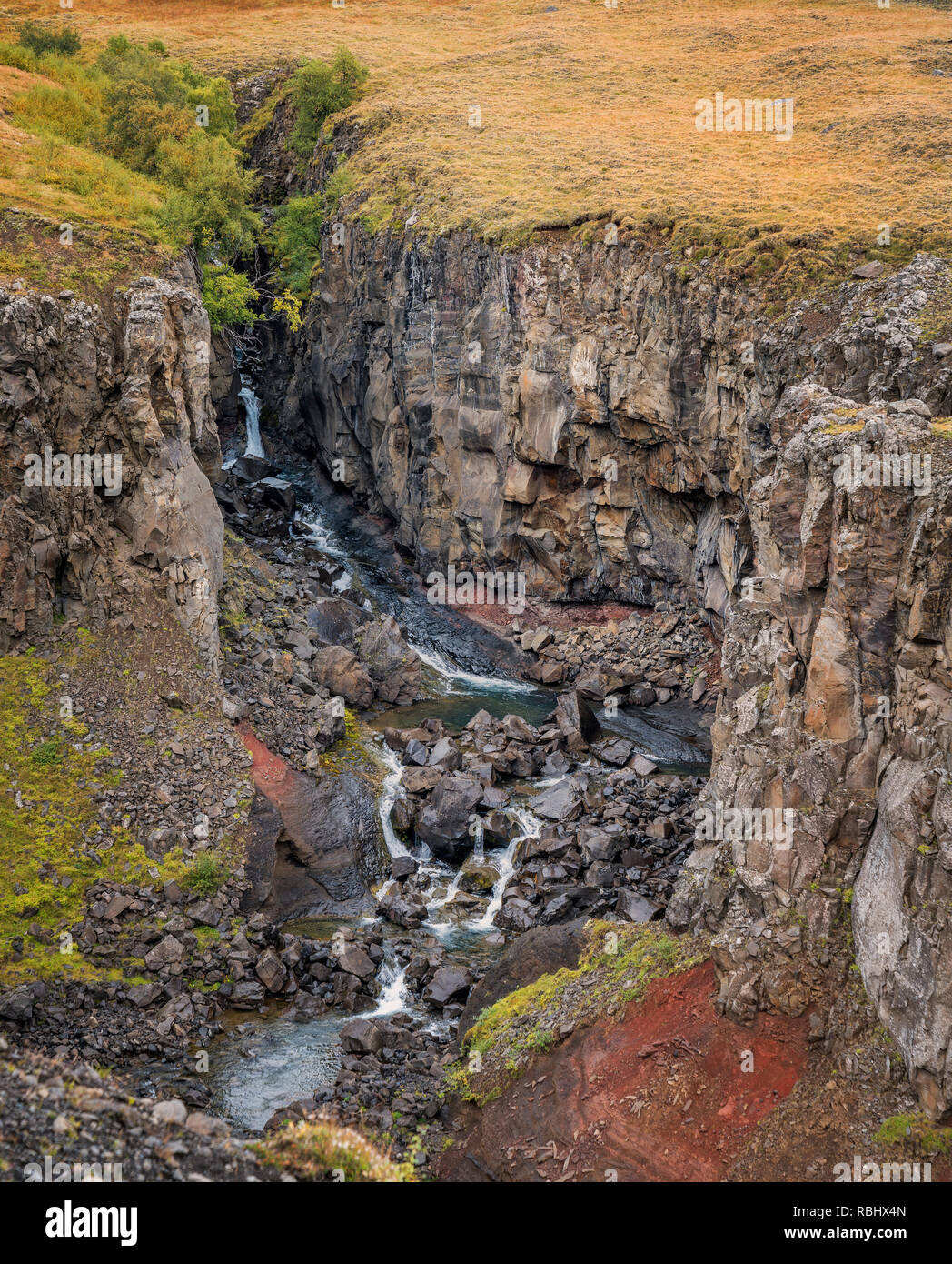 Cascata Hengifoss, Islanda Orientale Foto Stock