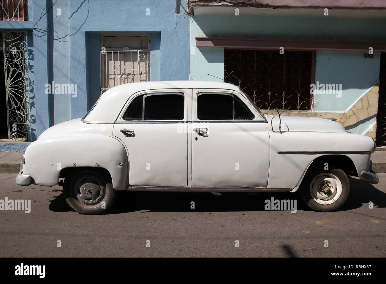 SANTA CLARA, CUBA - 21 febbraio: Classic American car il 21 febbraio 2011 in Santa Clara, Cuba. Recente legge modifica consente i cubani al commercio auto aga Foto Stock