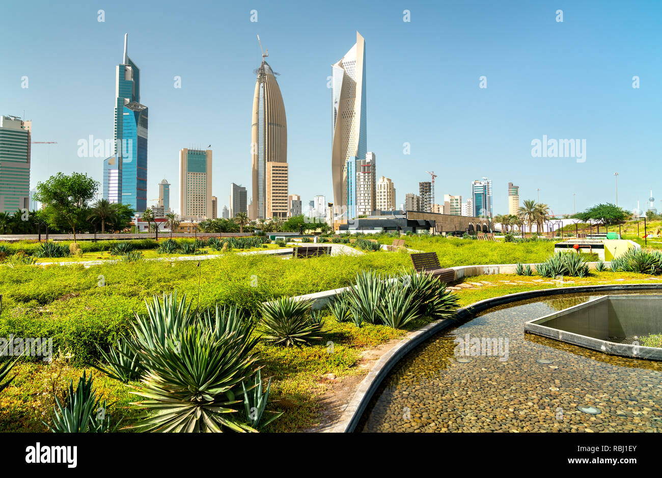 Skyline di Kuwait City at Al Shaheed Park Foto Stock